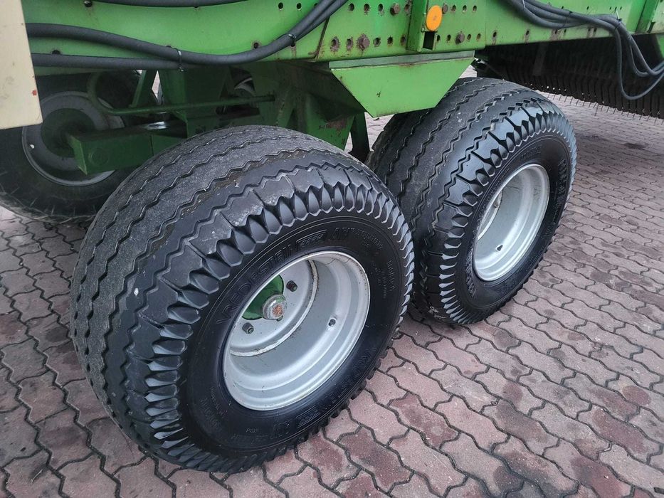 Przyczepa samozbierajaca Krone 16/40 L.