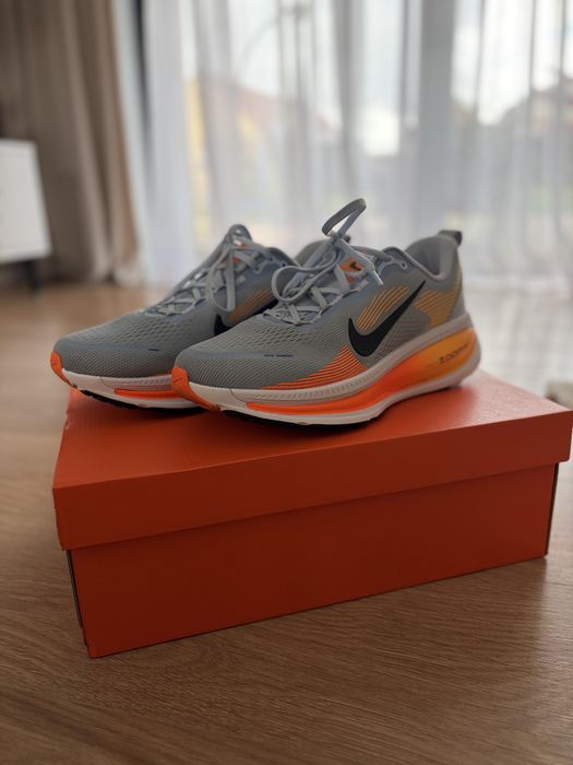 NIKE VOMERO 18 Buty do biegania. roz.45 Jak nowe.