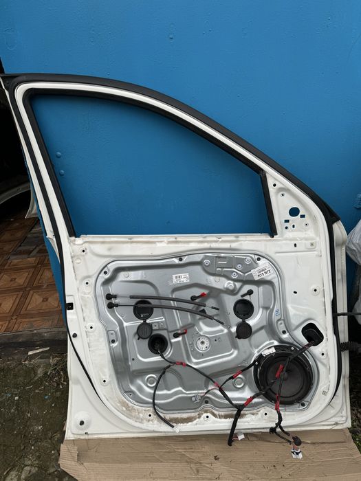 Дверь Санта-Фе 11г передняя левая, водительская.