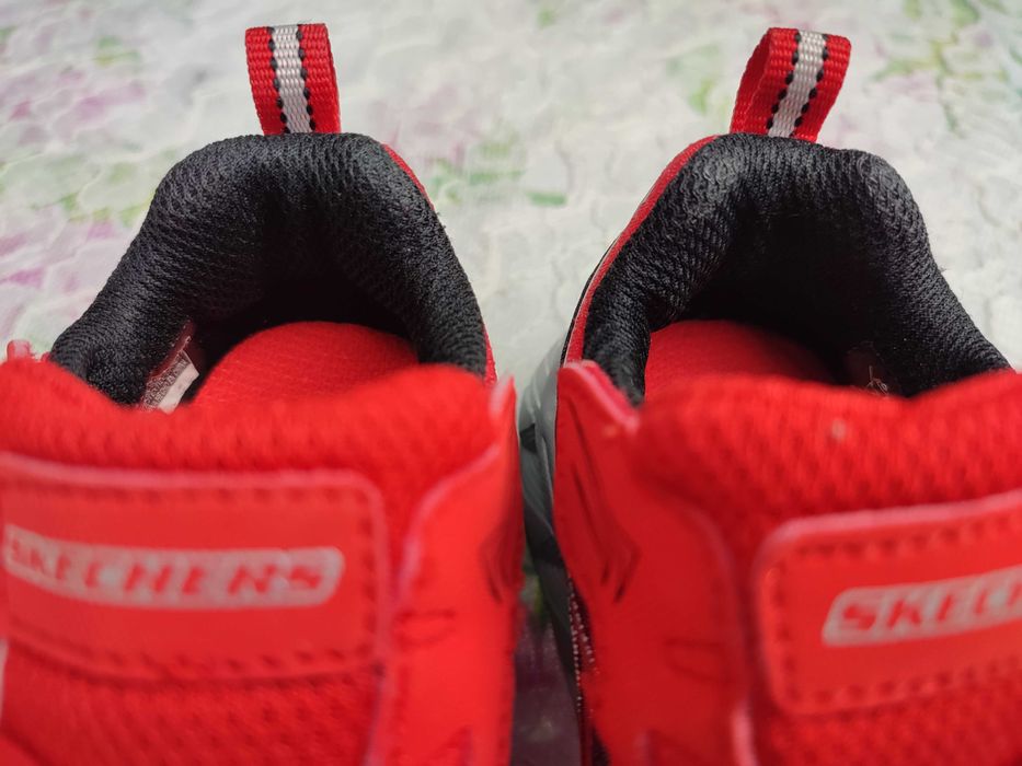 Buty sneakersy dziecięce SKECHERS Maver S-Lights r.24 - jak nowe.