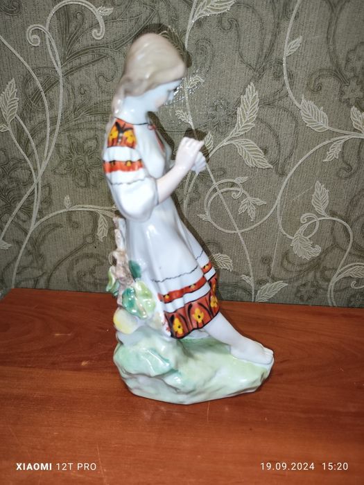 Продам статуэтка гадание на ромашке "КИЕВ"