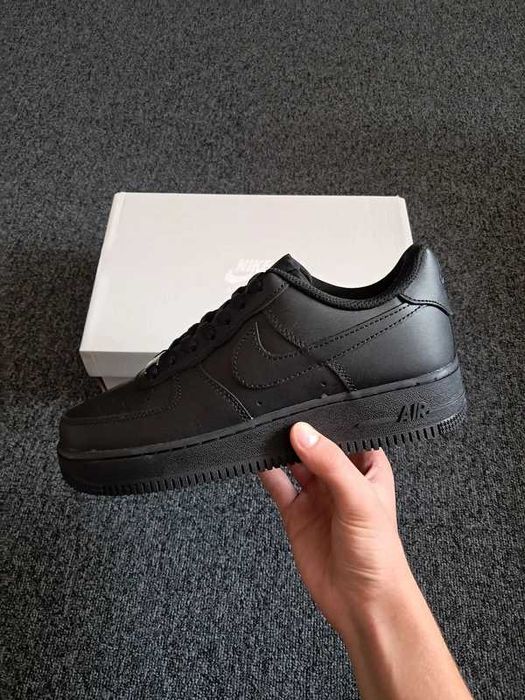 Nike Air Force 1 Low '07 Czarny R.38