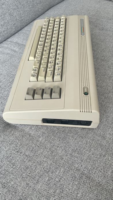 Retro komputer Commodore 64 (C64)