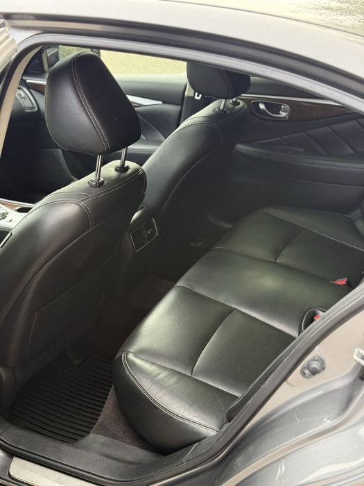 Infiniti q50 Premium 3.5 л гибрид Инфинити Hybrid