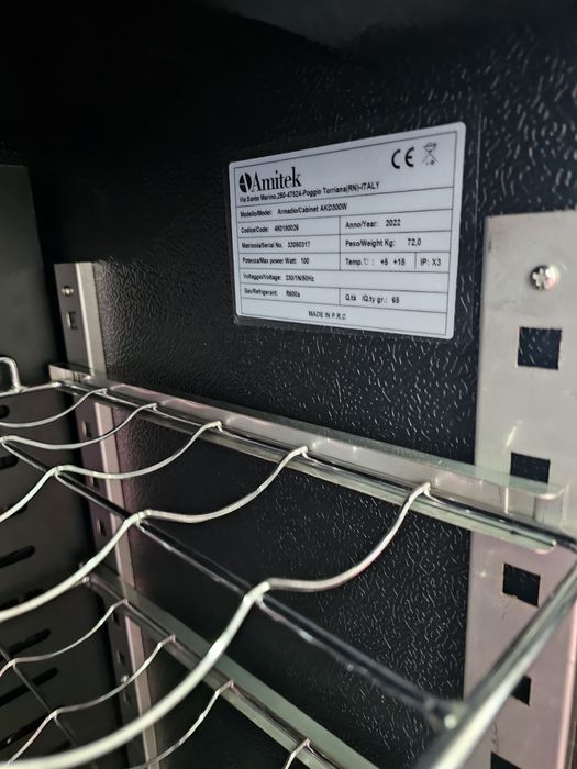 Cave de vinhos refrigerada