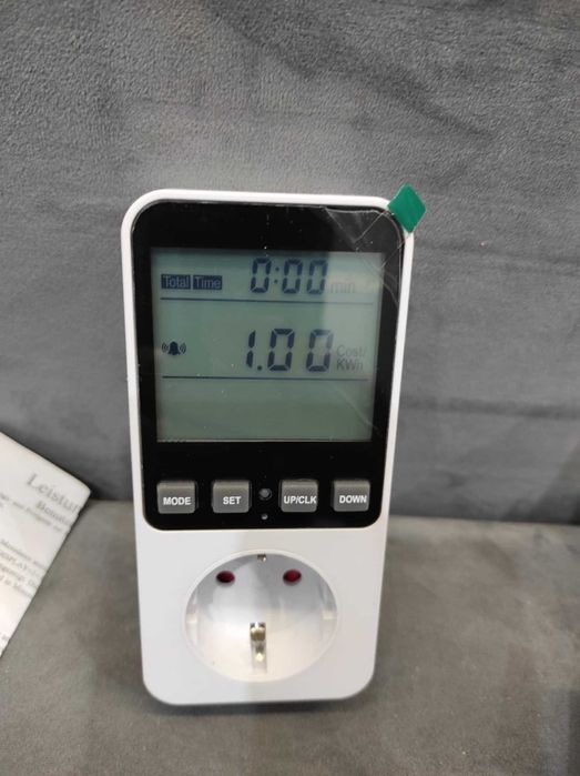 Watomierz, miernik mocy z funkcją pomiaru zużycia i kosztów energii.