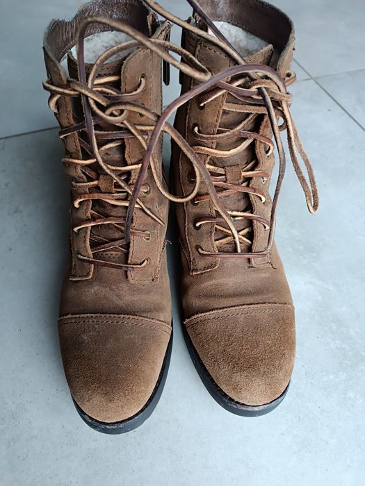 Buty zimowe skórzane śniegowce UGG 39