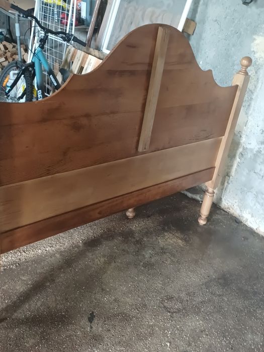 Cama usada com colchão e estrado
