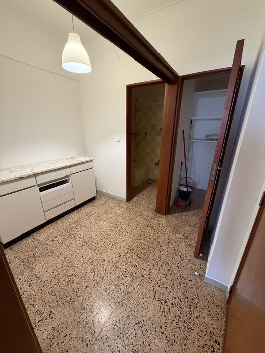 T3+1 c/2 casas de banho na Portela