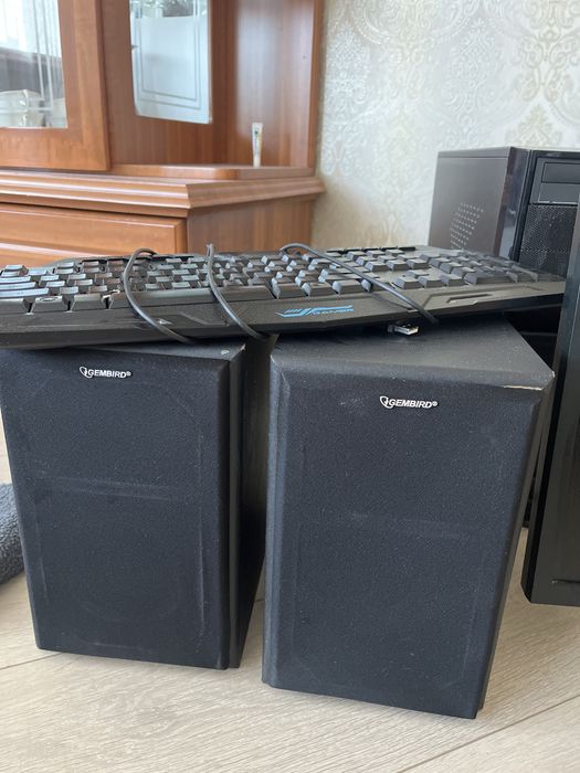 Компьютер Acer + монитор  ( колонки , клавиатура )