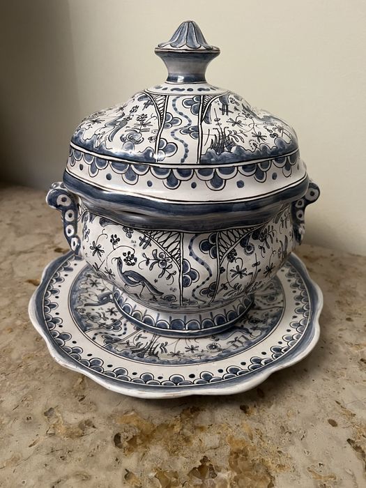 Terrina antiga pintada a mao