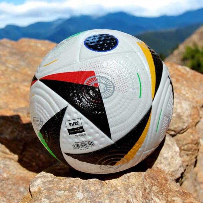 М'яч футбольний Адідас FUSSBALLIEBE EURO 2024, розміри 4 або 5