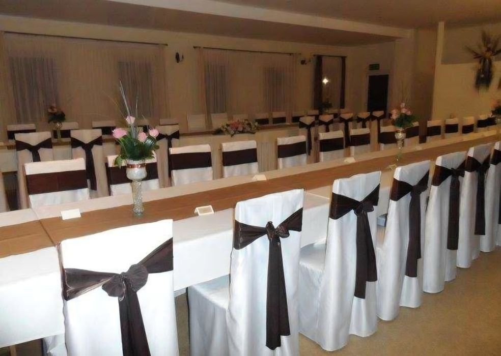 Białe pokrowce na krzesła- używane, sprzedam