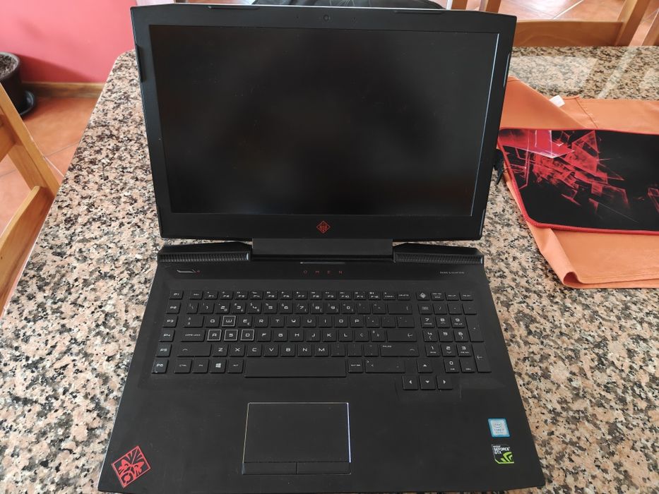 HP OMEN 17( Intel Core i7-8750H - NVIDIA GeForce GTX 1070)