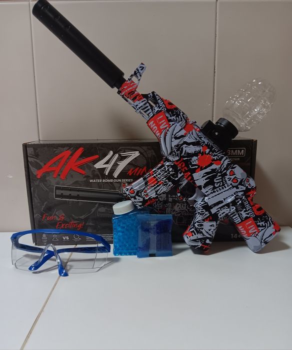 Arma (de brinquero) que atira bolinhas de gel