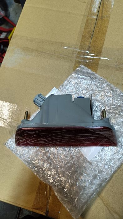 Катафот (противотуманная фара) заднего бампера центр Nissan