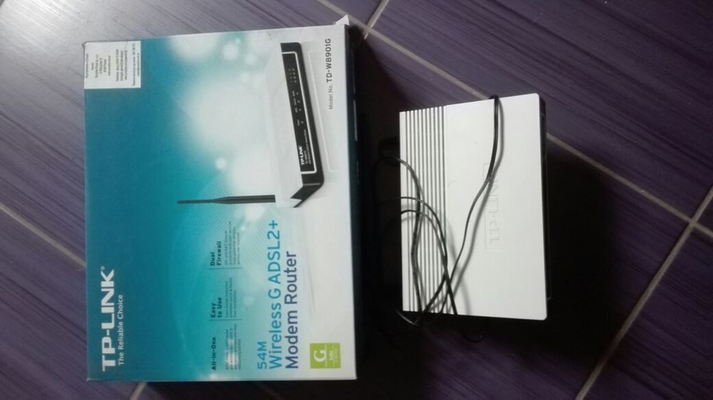 Router wifi i kablowy.