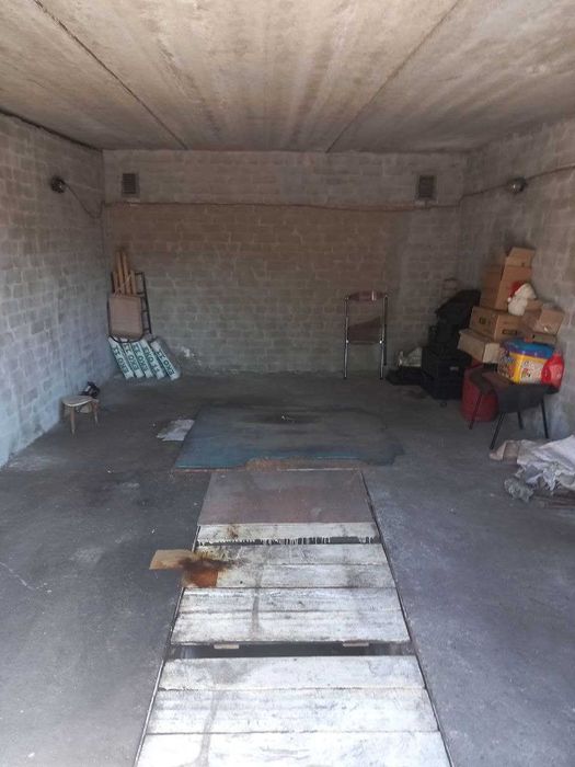 Кап. гараж 24кв.м в центре города. возле Арман Мебель. По ул. Седова.