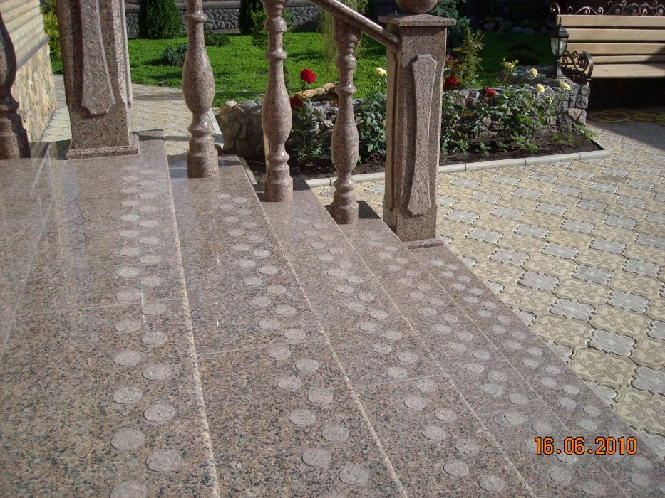 Ступени гранитные, мраморные. Индивидуальное изготовление.