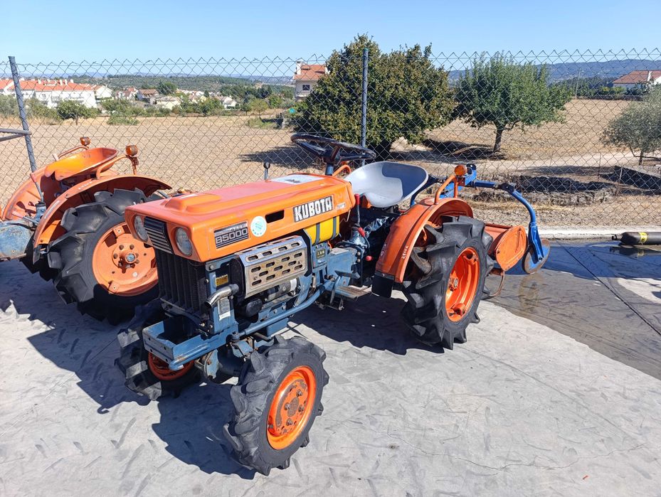 Kubota B5000, 4x4, com frese