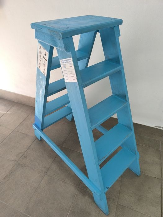Escadote de Madeira Maciça – Robusto / Uso doméstico 4 Degraus
