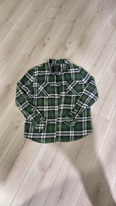 Продам класичну сорочку зеленого кольору