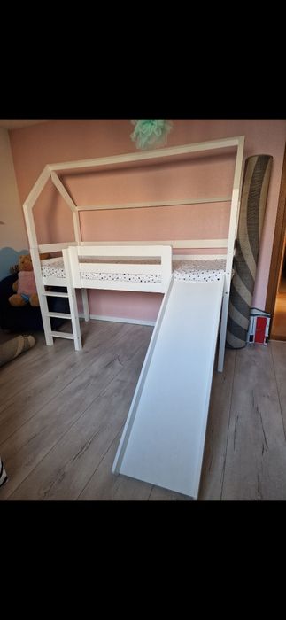 Łóżko ze zjeżdżalnią piętrowe,super stan.