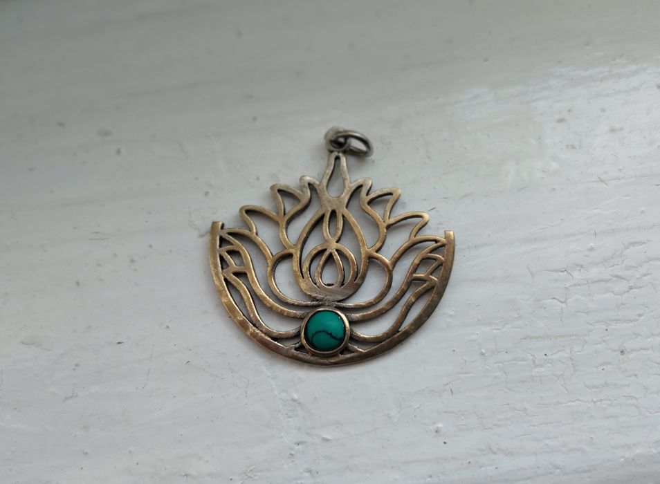 Pendente antigo com pedra malaquita