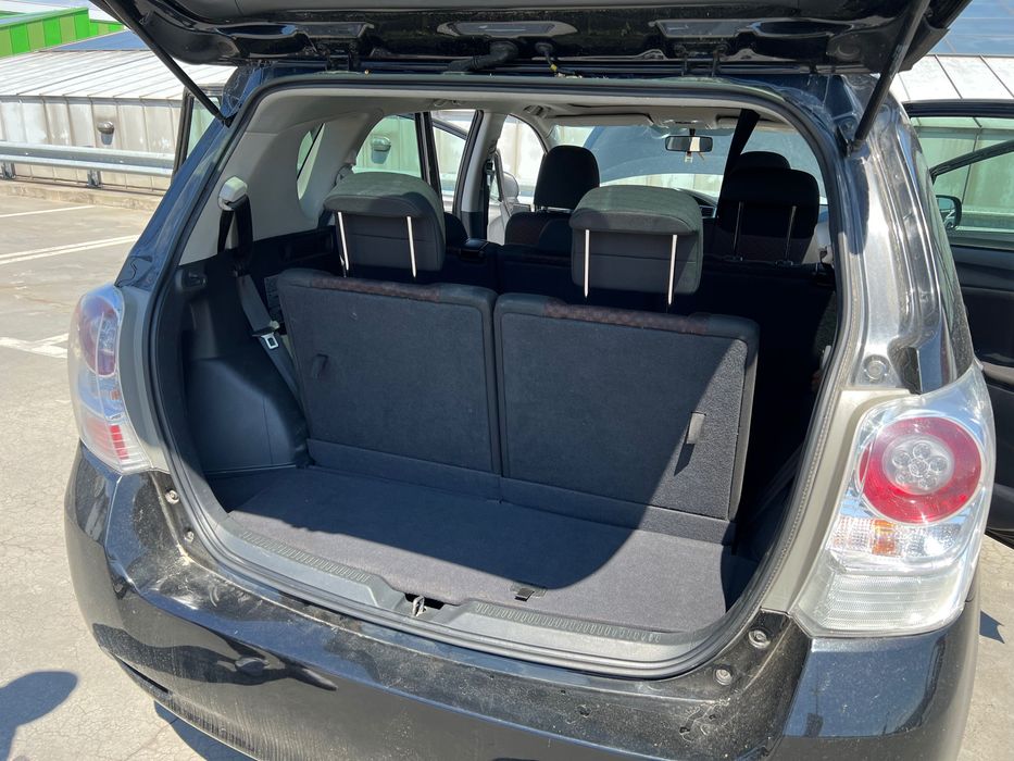 Продаж Toyota Verso 2011