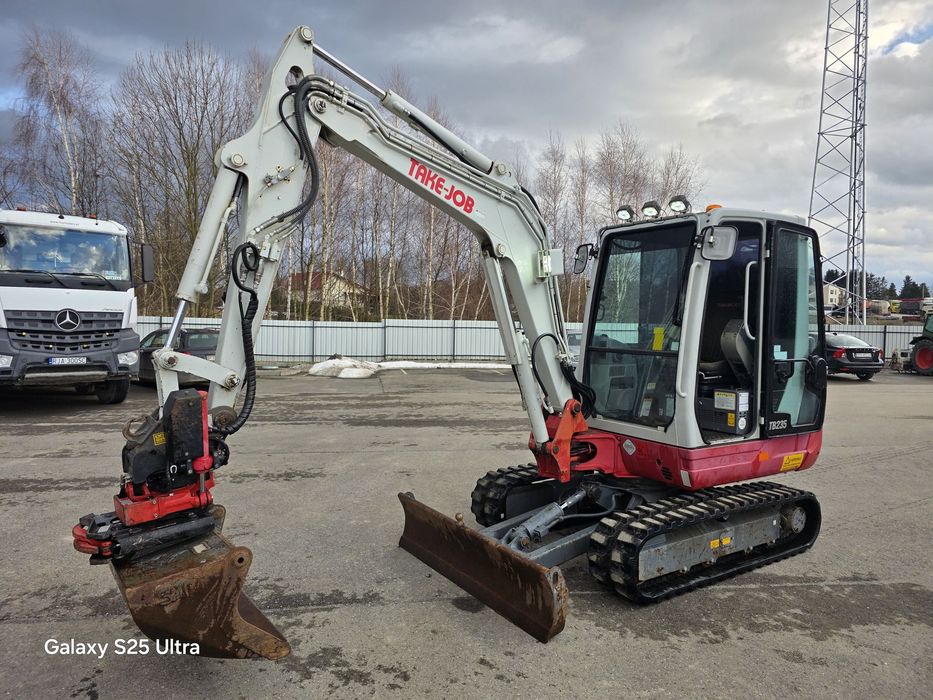 Takeuchi TB 235  Takeuchi TB235 (149 000 zł netto ) ROTOTILT CAT Kubota Yanmar Volvo