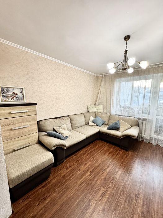 Продам велику та сонячну 2 кімнатну квартиру