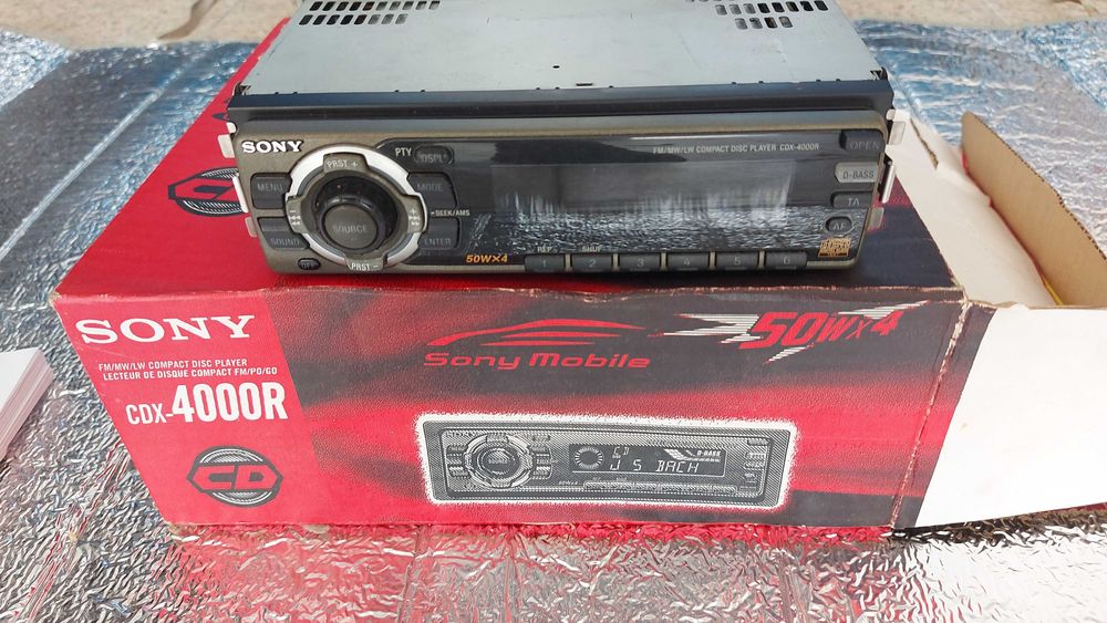 Auto radio SONY Leitor CDs CDX-4000R em bom estado