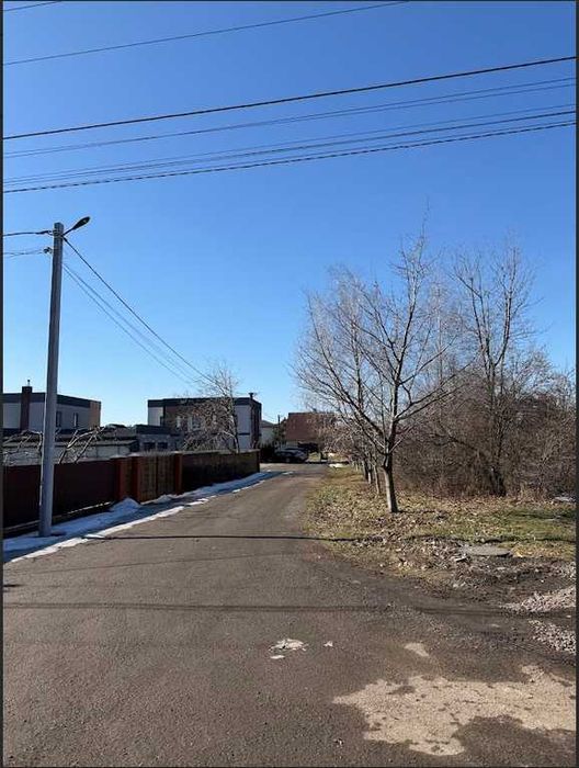 Вул. Виноградна с. Гатне - 15 соток під житлову забудову + асфальт