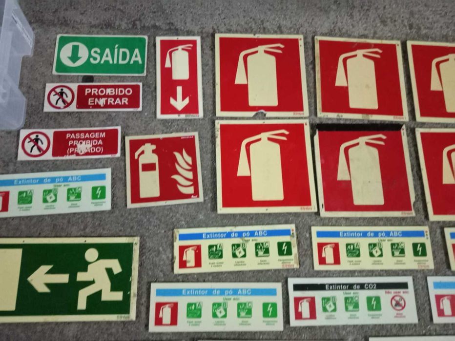 Lote 45+ Placas Sinalização Emergência Fotoluminescentes (Bom Estado)