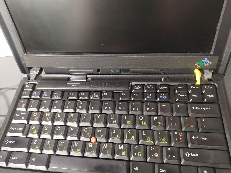 Ноутбук IBM ThinkPad 390e из 90-х