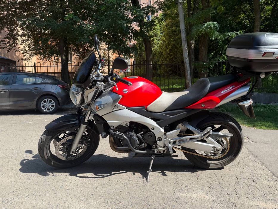 Suzuki GSR 600