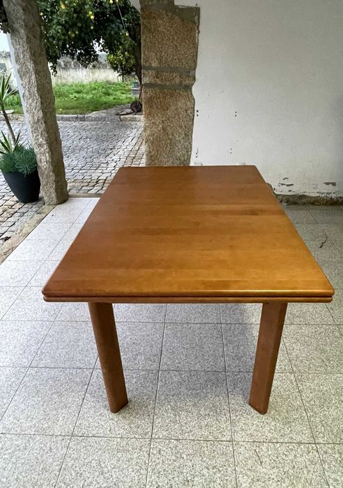 Mesa extensível em bom estado