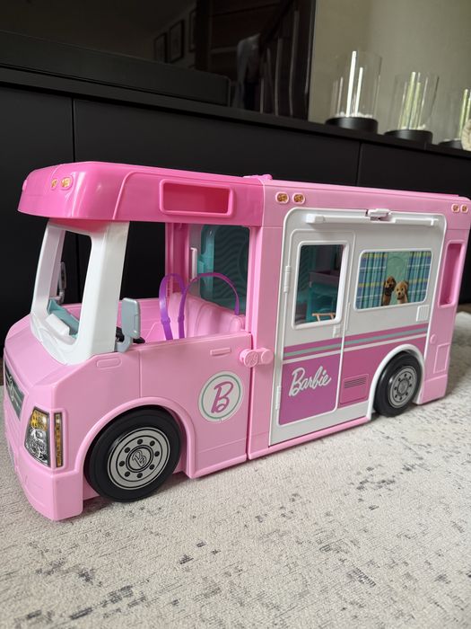 Kamper  Barbie z basenem