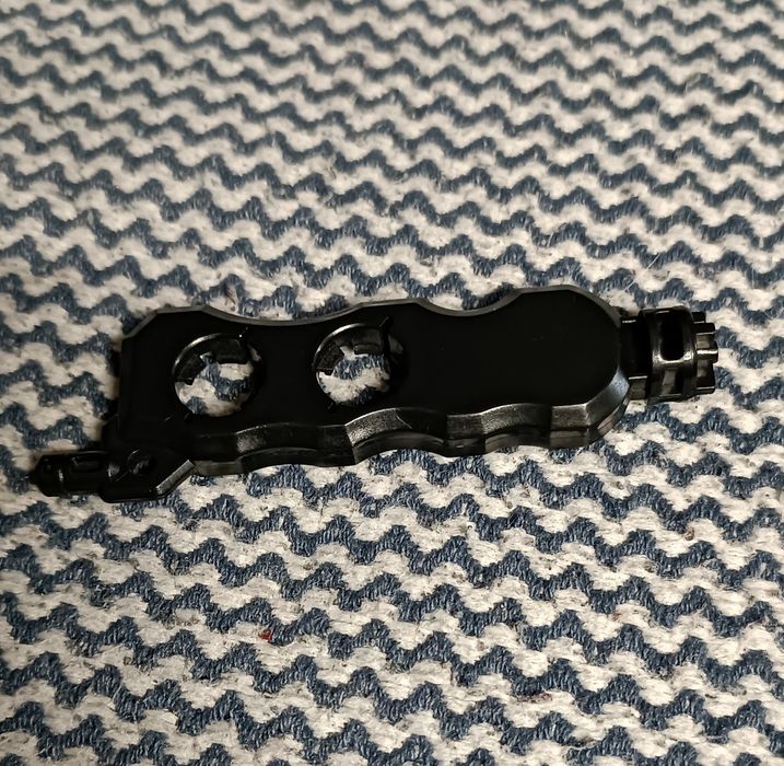 Ключ для сборки бейблейдов .