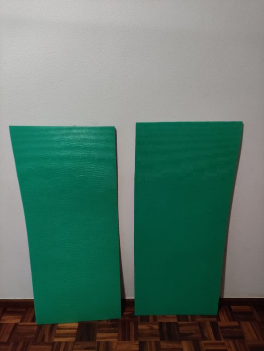 Tapece de ginástica, em estado novo.