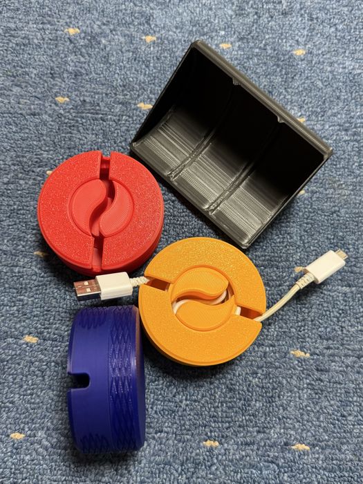 Эргономичный органайзер для кабелей с подставкой