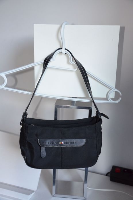 torebka na ramię Tommy Hilfiger czarna mała