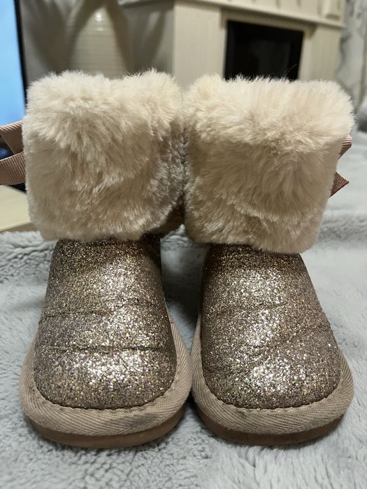 Уггі для дівчинки