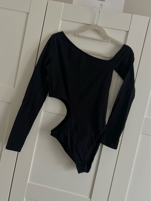 top body czarne na długi rękaw z wycięciem stradivarius