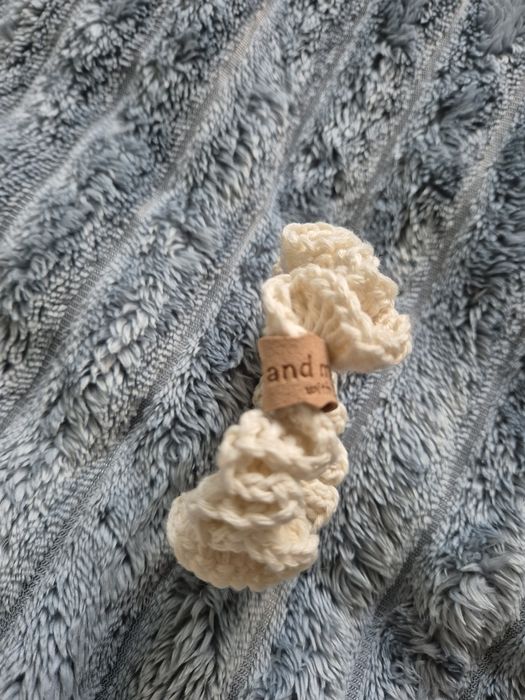 Gumka do włosów - scrunchie szydełkowa