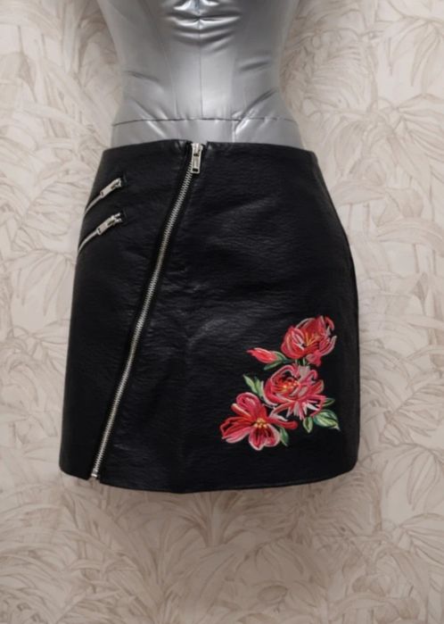 Spódniczka mini S spódniczka z haftem wiskoza ekoskóra H&M