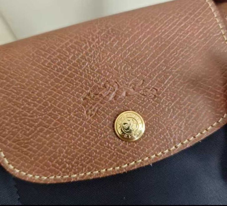 Duża torebka na ramię marki Longchamp w kolorze czarnym