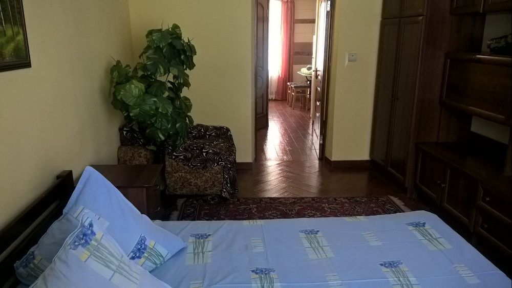 Квартира посуточно. Коллибрис. ул. Гната Юры, 7-(б).