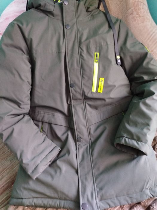 Продам куртку ( нова)