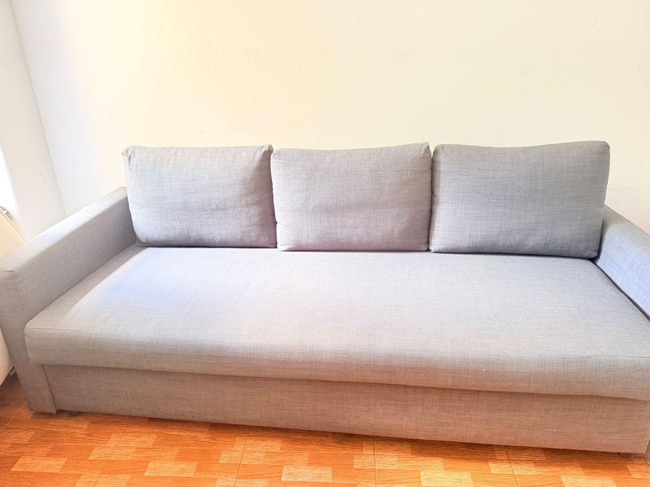 Sofa cama 3 lugares com arrumaçao em muito bom estado